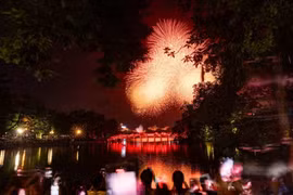 Fireworks illuminate the Hanoi sky in celebration of National Day. (Photo: VNA)