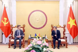 Chief Justice of the Supreme People's Court of Vietnam Le Minh Tri (right) receives EU Ambassador to Vietnam Julien Guerrier on April 18. (Photo: VNA)