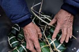 Making banh chung for Tet: a traditional cultural practice of Vietnam