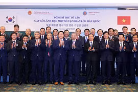 Party General Secretary To Lam and a high-ranking Vietnamese delegation meet with leaders, chairpersons and CEOs of major Korean conglomerates in Seoul on August 12. (Photo: VNA)