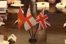 Vietnam seeks UK's assistance in building financial centres 