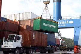 Trade promotion and market diversification must be enhanced to maintain two-digit export revenue growth. (Photo: VietnamPlus)