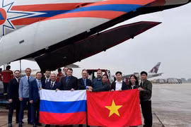 At the handover of the emergency aid (Photo: Russian Embassy in Vietnam)