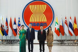 Party General Secretary To Lam (second, left) and his spouse Ngo Phuong Ly (first, left) visit the ASEAN Secretariat on March 10. (Photo: VNA) 
