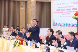 Politburo member, Permanent member of the Party Central Committee’s Secretariat Tran Cam Tu (standing) at the scientific seminar in Hanoi on May 30. (Photo: VNA)