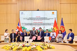 At the MoU signing ceremony (Photo: moit.gov.vn)