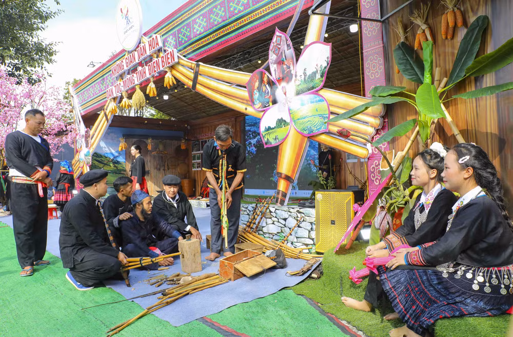 vna-potal-sac-mau-van-hoa-dan-toc-mong-hoi-tu-tai-dien-bien-9075931.jpg