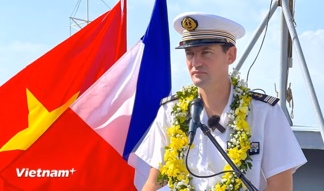 Lieutenant Colonel Wallerand Faivre D’Arcier, Commander of the frigate Prairial (Photo: VietnamPlus)