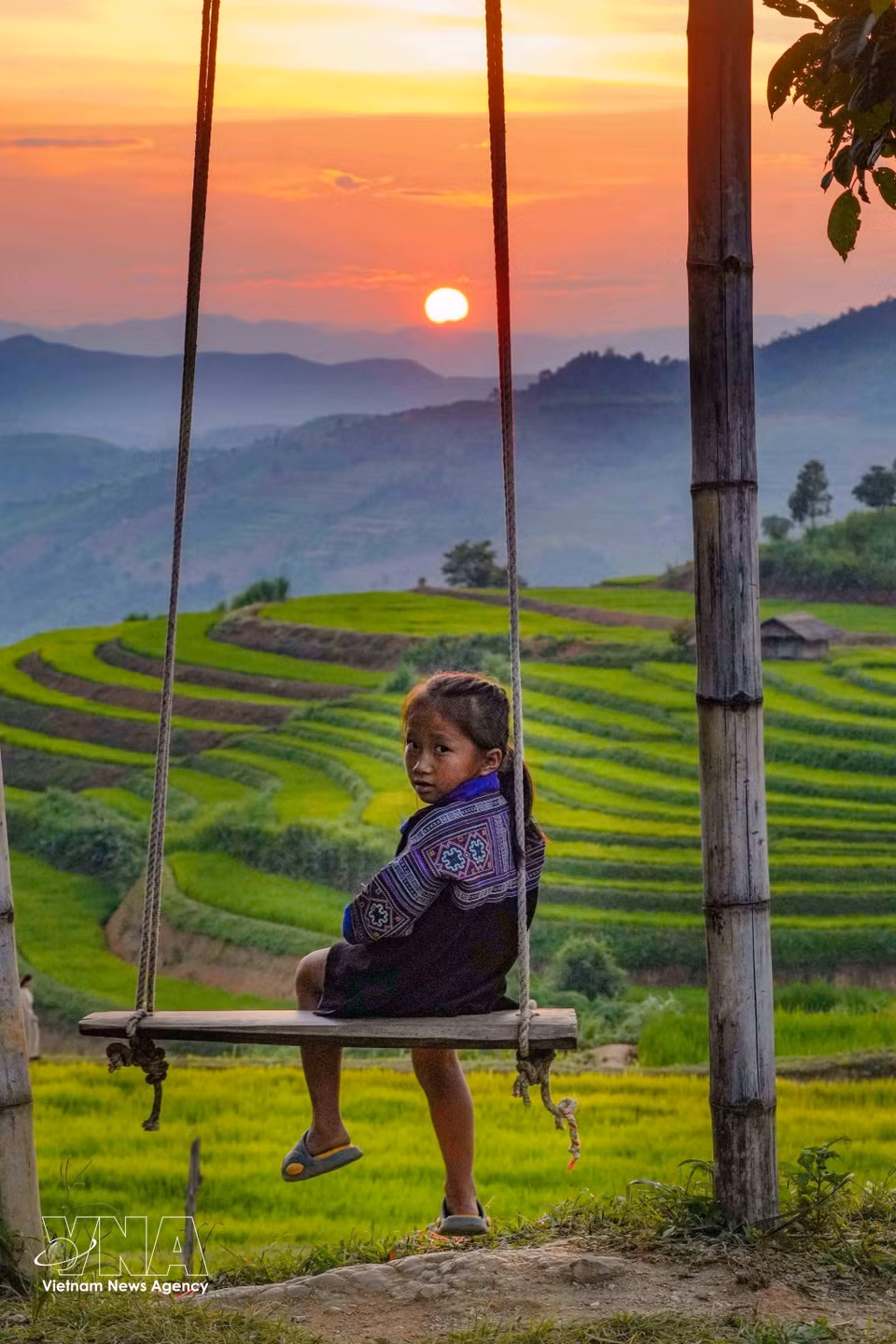 A tranquil sunset over the Pu Nhi terraced rice fields. (Photo: Xuan Tu/VNA)