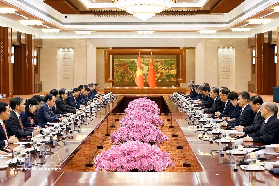 National Assembly Chairman Tran Thanh Man holds talks with Zhao Leji, Chairman of the Standing Committee of the National People’s Congress of China, and co-chairs the second meeting of the Cooperation Committee between the Vietnamese National Assembly and the Chinese NPC. (Photo: Doan Tan/VNA)
