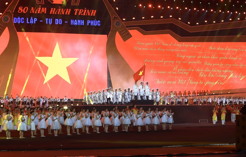 The event was attended by Party General Secretary To Lam, State President Luong Cuong, National Assembly Chairman Tran Thanh Man, along with incumbent and former Party and State leaders, diplomats and representatives of foreign embassies in Hanoi. (Photo: VNA)