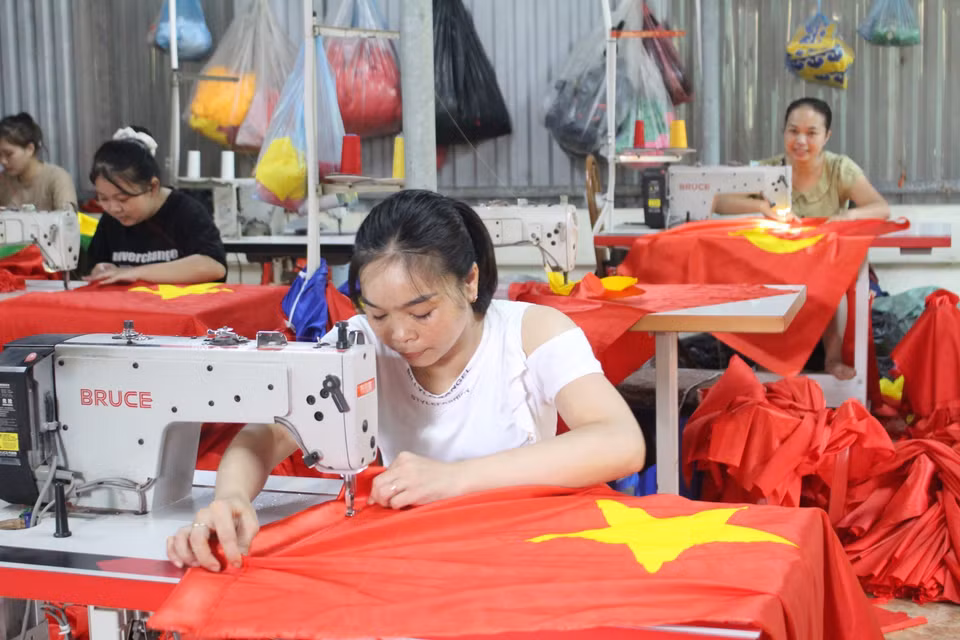 As National Day nears, production in Giap Long and Tu Van villages, Chuong Duong commune, becomes increasingly bustling. (Photo: VNA)