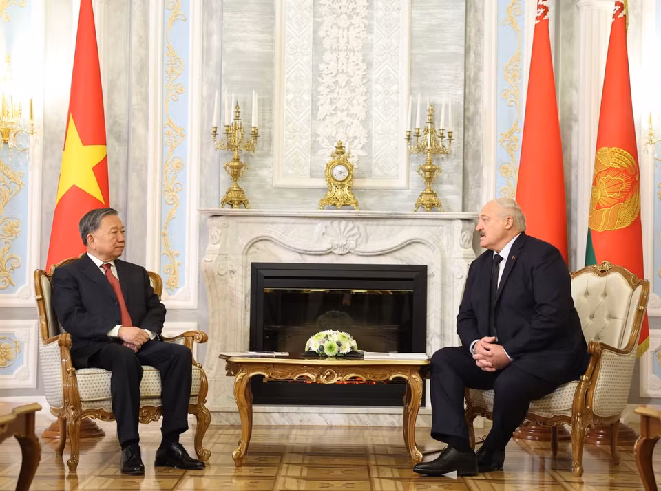 General Secretary To Lam holds a private meeting with Belarusian President Aleksandr Lukashenko before their official talks. (Photo: VNA)