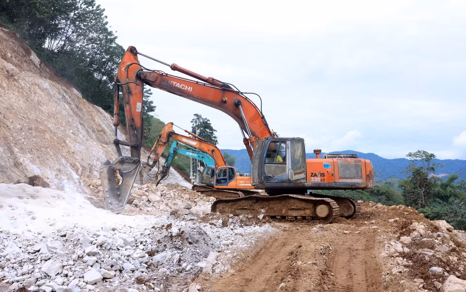 Construction proceeds at pace in the final days of November 2025. (Photo: VNA)