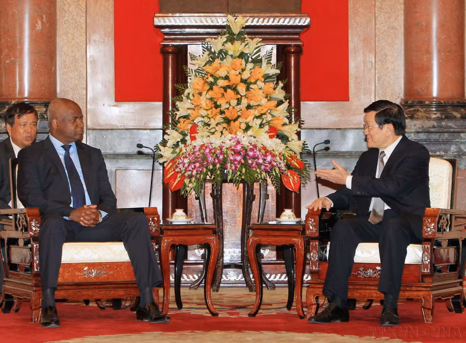 State President Truong Tan Sang receives Angola’s Minister of Interior Angelo de Barros V. Tavares (Hanoi, October 21, 2014). (Photo: VNA)