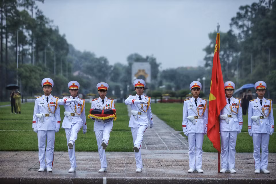 Honour guards perform the flag-lowering ceremony for the state funeral of former President Tran Duc Luong. (Photo: VNA)