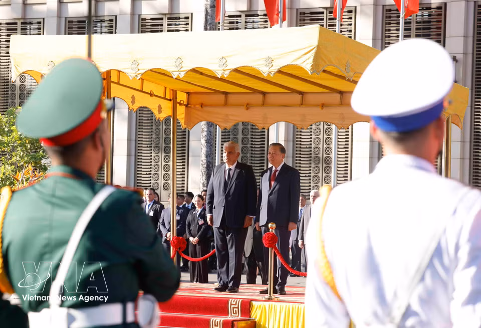 Official welcome ceremony for President of the Republic of Panama José Raúl Mulino and spouse. (Photo: Thong Nhat/VNA)