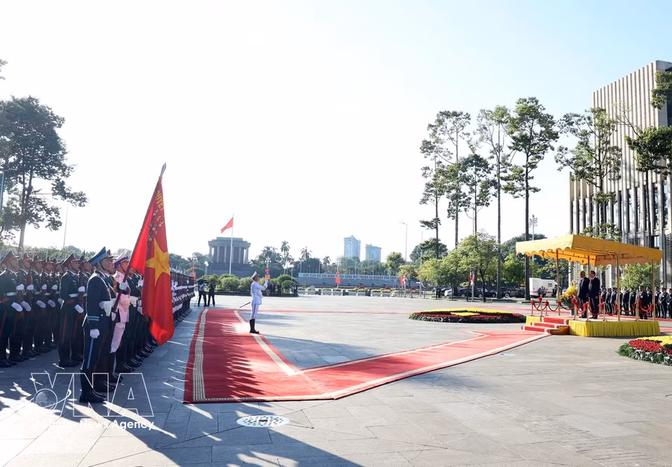 Official welcome ceremony for President of the Republic of Panama José Raúl Mulino and spouse. (Photo: Thong Nhat/VNA)