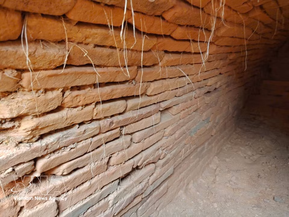 The brick tomb is discovered in the garden of a local household in Kim Lien commune, Nghe An province. (Photo: Ho Ha/VNA)