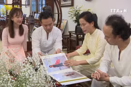 Hanoi woman spreads love for Ao Dai