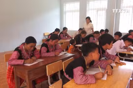 Teacher helps ethnic minorities in Hoa Binh escape illiteracy 