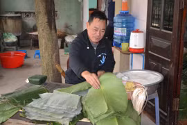 Sticky rice cake village thrives