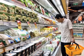 A shopper in Ho Chi Minh City (Photo: VNA)