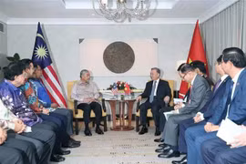 Party General Secretary To Lam (R) at his November 22 meeting with Malaysian Deputy Prime Minister, Minister of Rural and Regional Development, and President of the United Malays National Organisation (UMNO) Dato’ Seri Dr. Ahmad Zahid Hamidi (Photo: VNA)