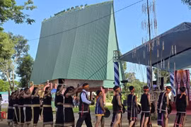The Central Highlands province of Kon Tum is working to strengthen the preservation and promotion of the cultural heritage of local ethnic minorities, particularly the space of gong culture, traditional festivals, and folk songs, dances, and music. (Photo: VNA)