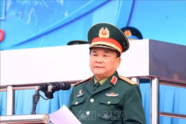 Senior Lieutenant General Hoang Xuan Chien, Deputy Minister of National Defence and head of the steering committee for the expo, speaks at the final rehearsal. (Photo: VNA)