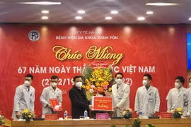 Hanoi medical workers congratulated on Vietnamese Doctors’ Day