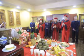 Overseas Vietnamese abroad commemorate legendary national founders
