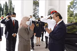 Vietnam, Singapore issue joint statement on strengthening strategic partnership and recovery cooperation
