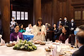 Vice President hosts tea party for visiting Greek President 