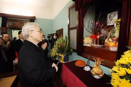 Party leader pays tribute to President Ho Chi Minh at House 67