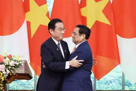 Japanese PM concludes successful visit to Vietnam