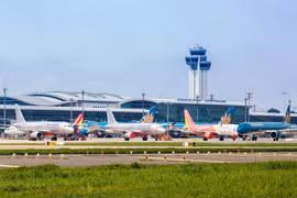 Efforts needed to reduce flight delays, cancellations