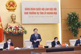 Top legislator chairs meeting with Party officials of Khanh Hoa