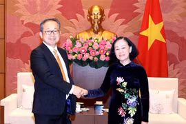 Party official hosts Japanese ambassador