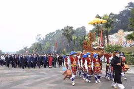 President offers incense in commemoration of Hung Kings
