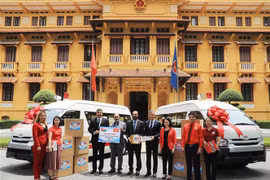 Vietnam receives medical equipment, supplies from Oman