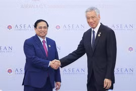 Vietnamese, Singaporean Government leaders meet in Cambodia
