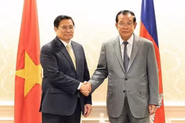 PM meets with Cambodian counterpart in US