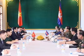 Vietnamese, Cambodian PMs agree on measures to foster ties