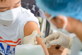 Booster shots needed to prevent COVID-19 infection: expert
