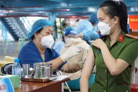 Hundreds of COVID-19 vaccination points set up for booster doses in HCM City