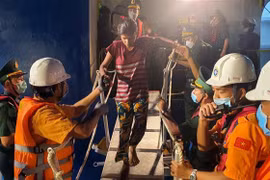 Over 300 Sri Lankan citizens in distress at sea brought ashore safely 