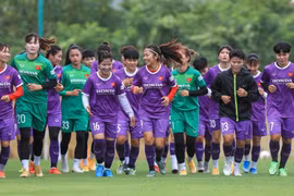 National women's football team leaves for training in France