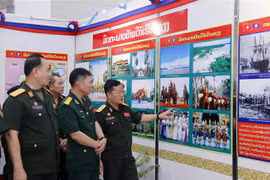 Lao army exhibition marks Friendship and Solidarity Year with Vietnam