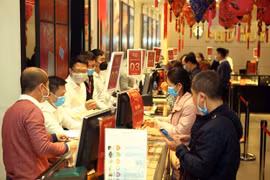 Gold prices plunge on July 18